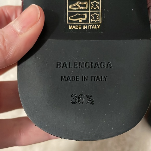 NWT Balenciaga Leather Slipper Mules with buckle and textured finish in burgundy - Picture 10 of 14